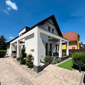 Apartment True Gem At The Airport By Newave, Budapest